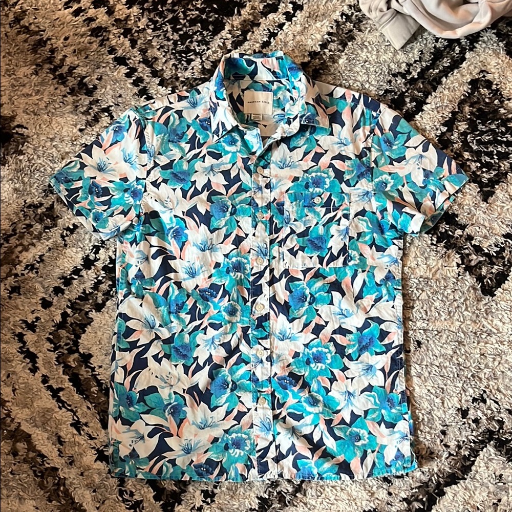 American Eagle Outfitters Blue and White Floral Shirt